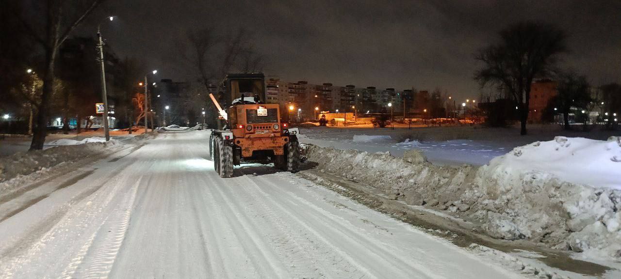 Из-за сильного снегопада саратовские коммунальщики работают в усиленном режиме